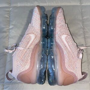Nike Women's Light Pink VaporMax Flyknit Sneakers